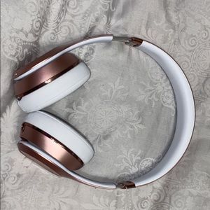 Beats Rose Gold Solo 3 Wireless